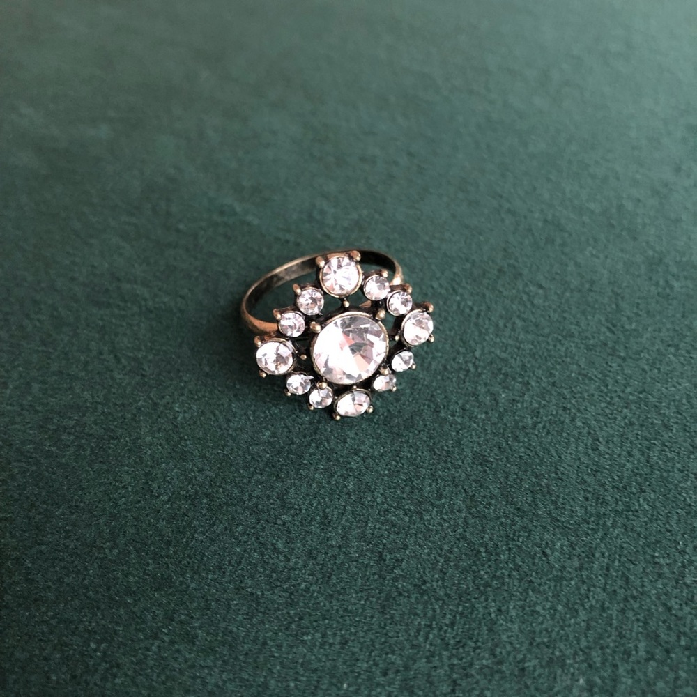 💍 Stunning Rhinestone Ring - Picture 2 of 3